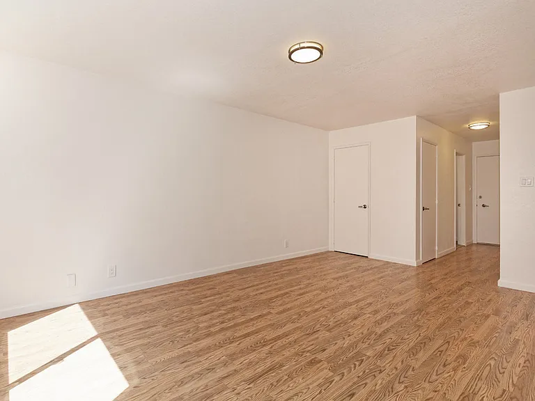 370 Staten Avenue — Photo 40