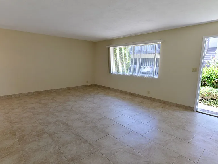 262 W Marquita — Photo 6