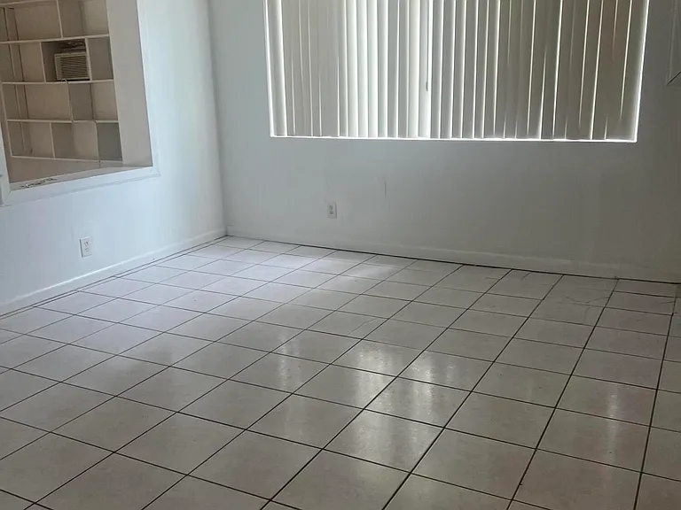 2035 Rodman St — Photo 2