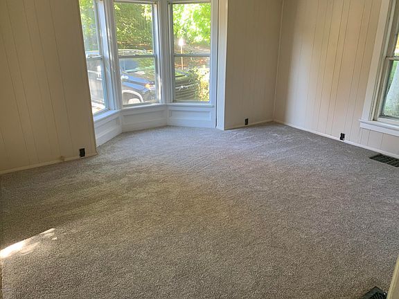 4th image of 218 Pine St