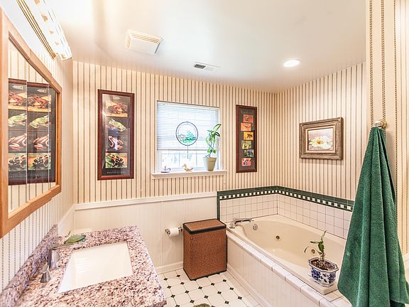 3rd image of 5910 Rockhold Dr