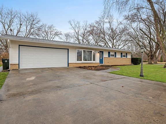 3rd image of 3S481 Osage Dr