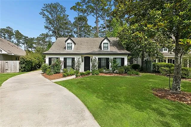 4 bed, 3.0 bath, 2576 sqft, $2,850 — Photo 2