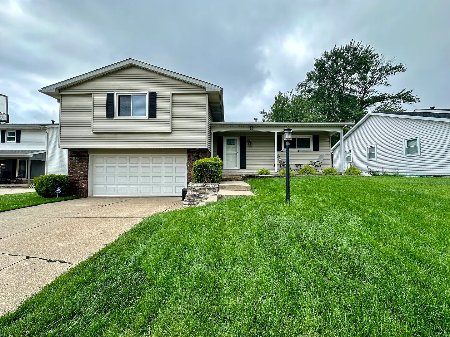 3913 N Kathy Ln photo 1