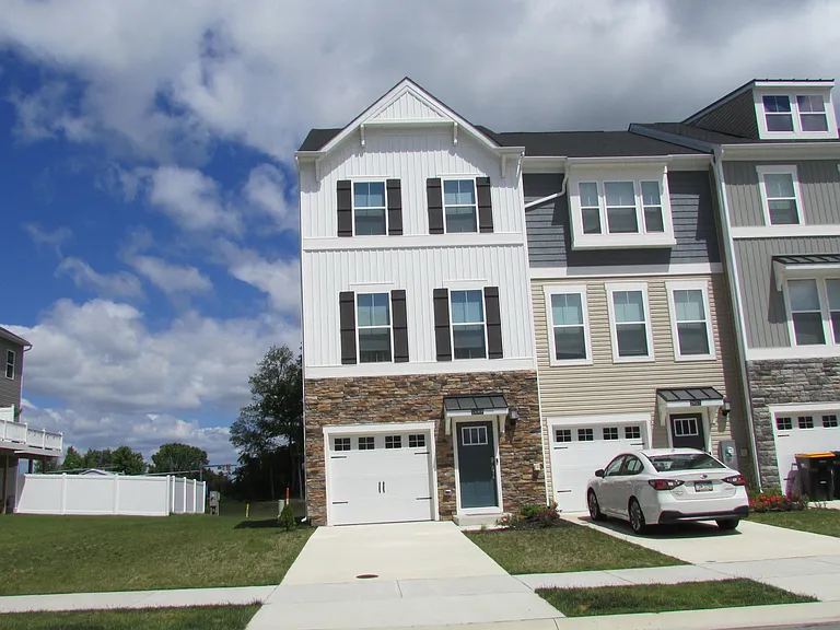 29369 Oxford Dr — Photo 1