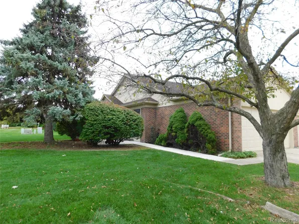 15914 New Bedford Dr #361, Clinton Township, MI 48038