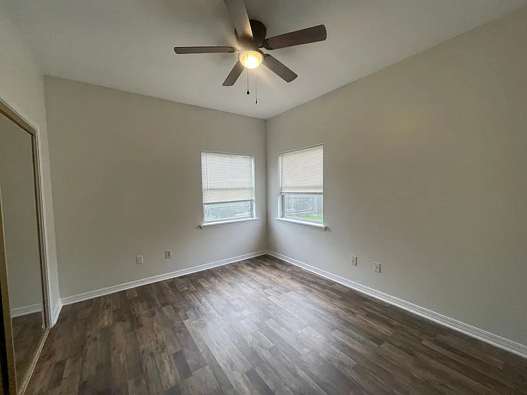 1416 Williamsburg Dr — Photo 8