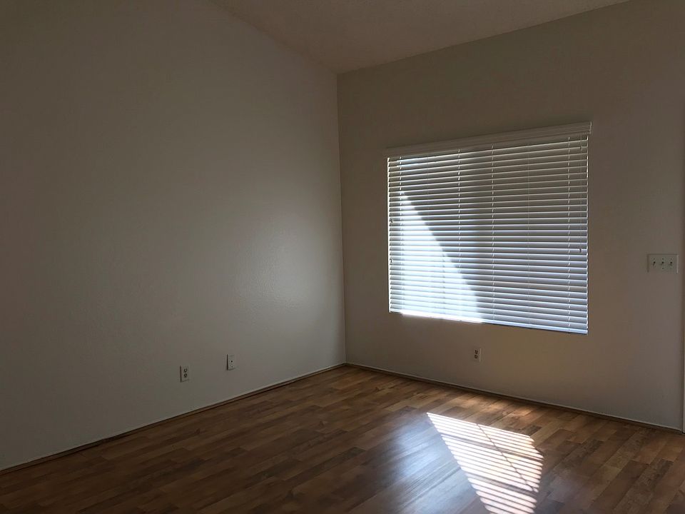 2nd image of 24276 Sun Valley Rd