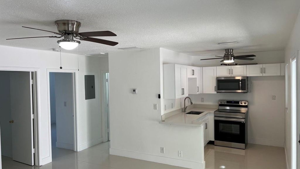 220 SE 22nd Ave APT 2, photo 5
