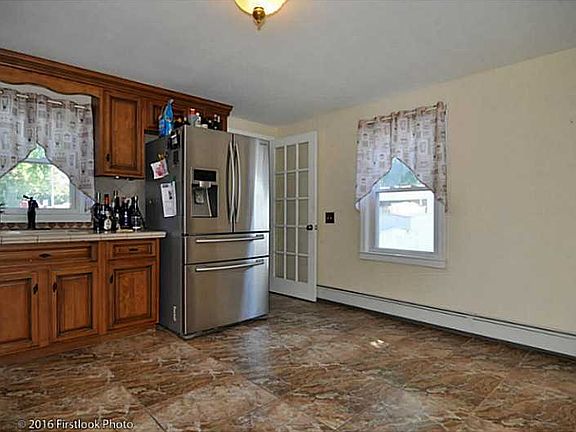 3rd image of 89 Cottage St