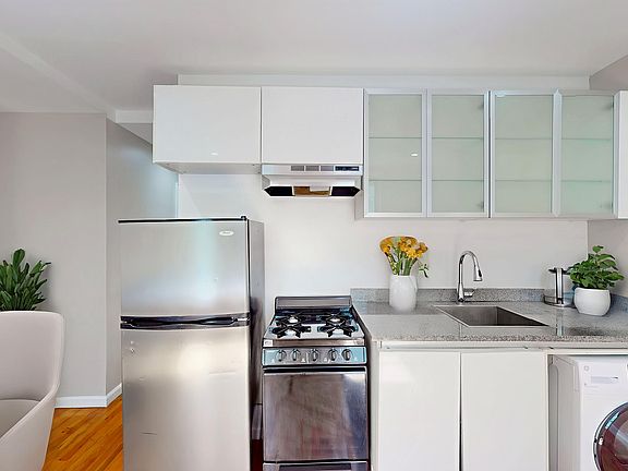 4th image of 69 W 107th St APT 2B