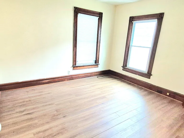 408 N Madison St — Photo 9