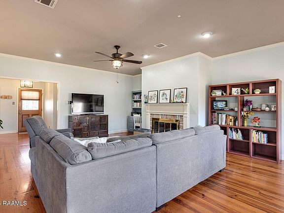 5th image of 407 Kilbourne Cir