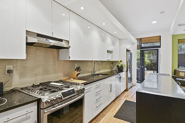 Rented by Besmatch Real Estate Inc | media 10