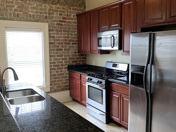 Gas stove if you are a chef or delivered dinner expert this kitchen can accommodate your cookware