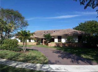 3005 Canterbury Dr, Boca Raton, FL 33434