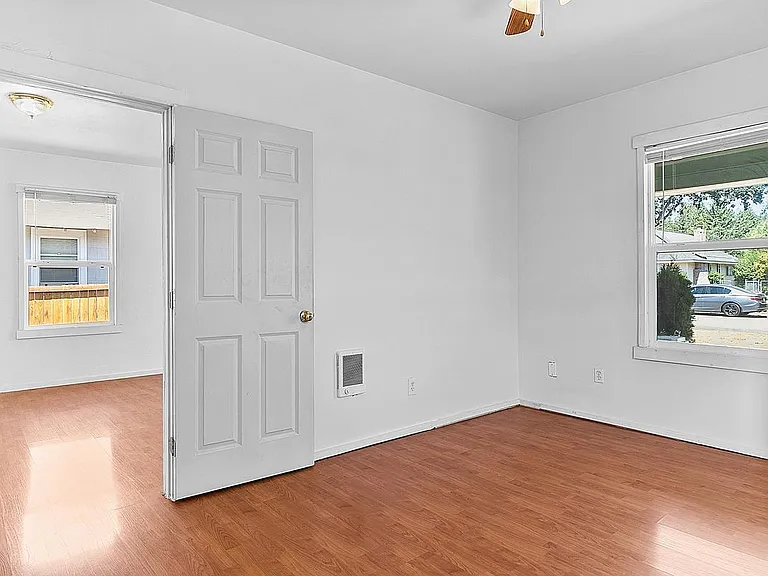 506 Louviers Ave — Photo 10
