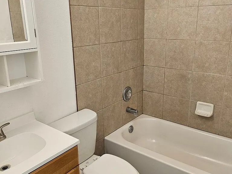 1900 N Salem Ave — Photo 10