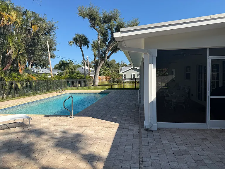 555 Camelia Ln — Photo 13