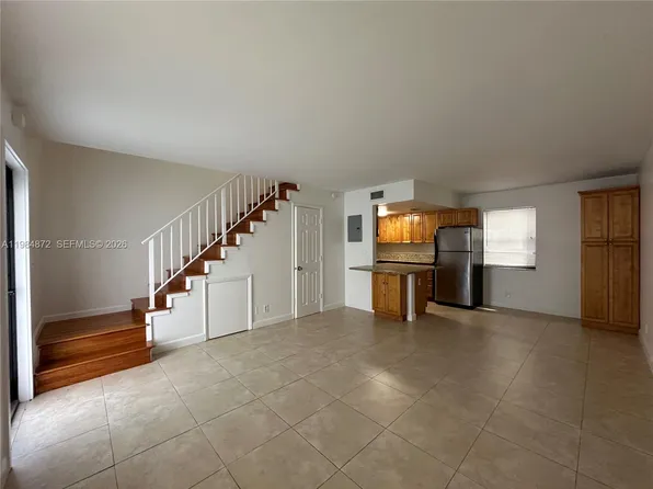 2705 NE 9th Ave APT 202, Wilton Manors, FL 33334