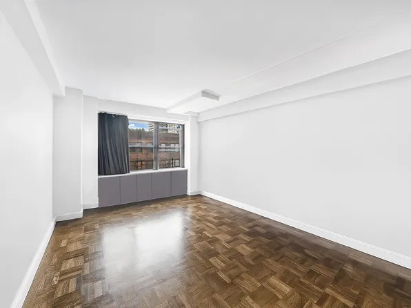 2 Tudor City Place image 10 of 13