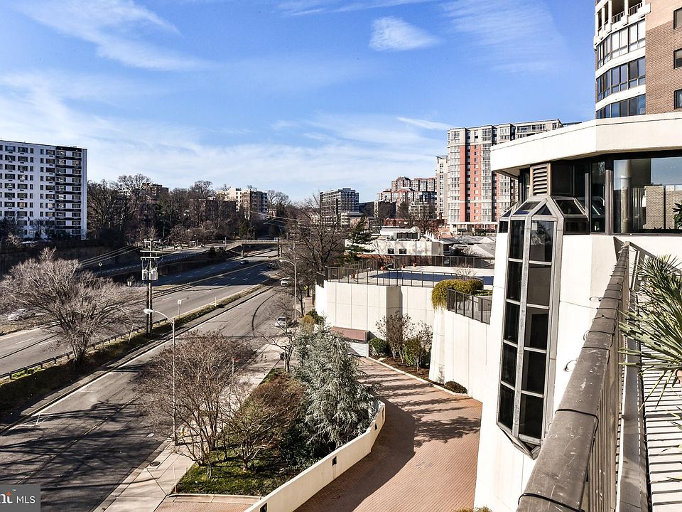 1st image of 1600 N Oak St APT 322