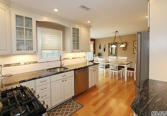 4th image of 82 Greenway E