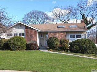 509 Lakeville Ln, East Meadow, NY 11554