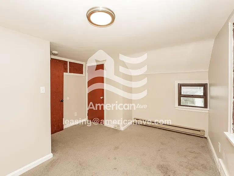 1323675_009_bedroom_10.jpg