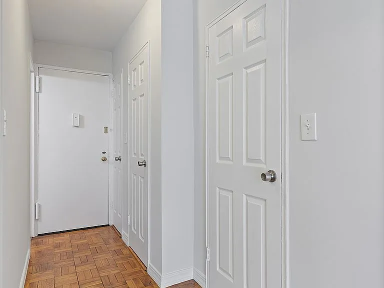 200 E 15th St #2A — Photo 5