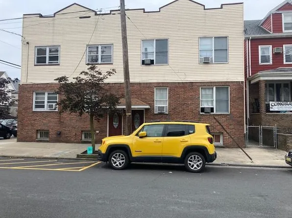 114 W 4th St, Bayonne, NJ 07002