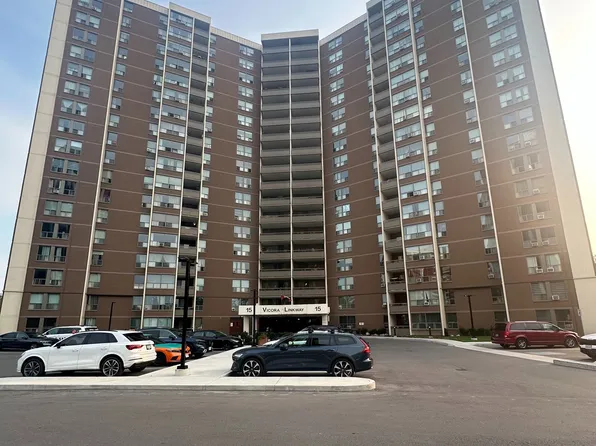 15 Vicora Linkway #1711, Toronto, ON M3C 1A9
