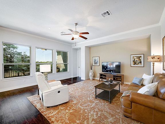 4th image of 960 Blue Ridge Dr