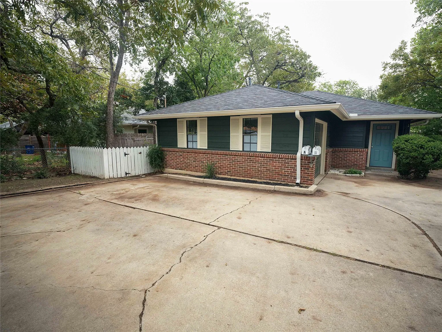 2 bed, 2.0 bath, 1018 sqft, $2,400 — Photo 1