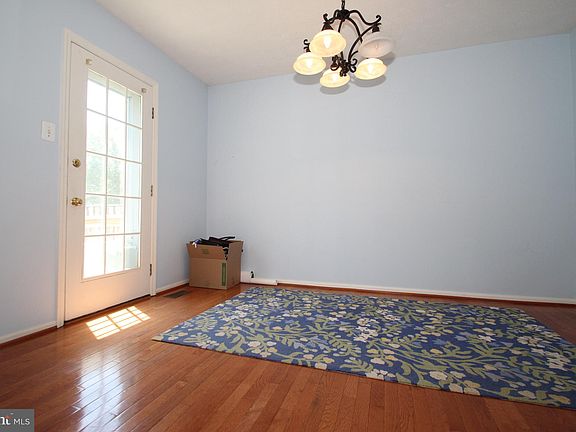 4th image of 16 E Galloway Ct