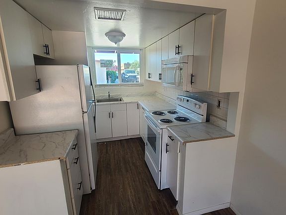 4th image of 3459 E Glenn St