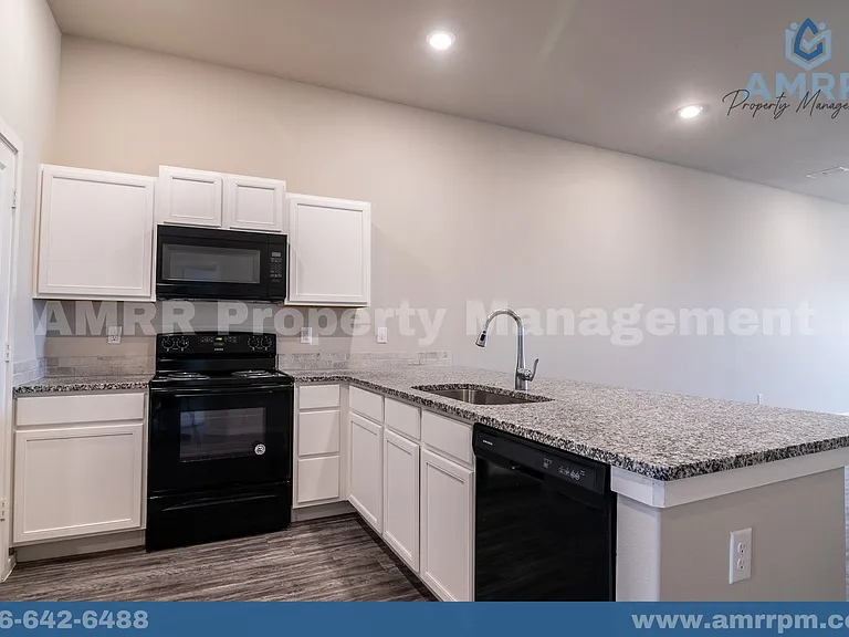 2125 N Texas Ave — Photo 8