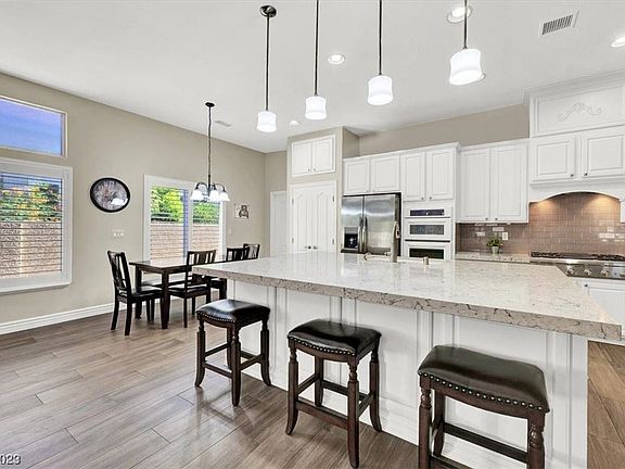 3rd image of 452 Beardsley Cir