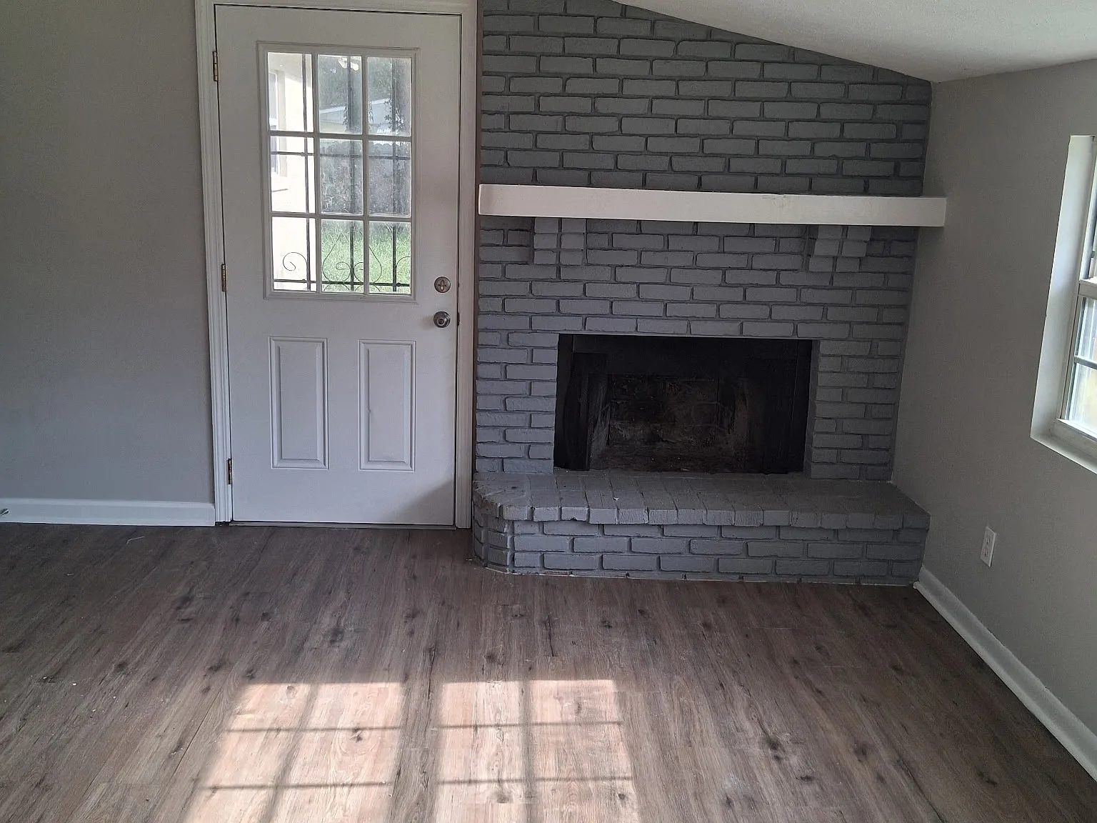 3 bed, 1296 sqft, $2,000 — Photo 2