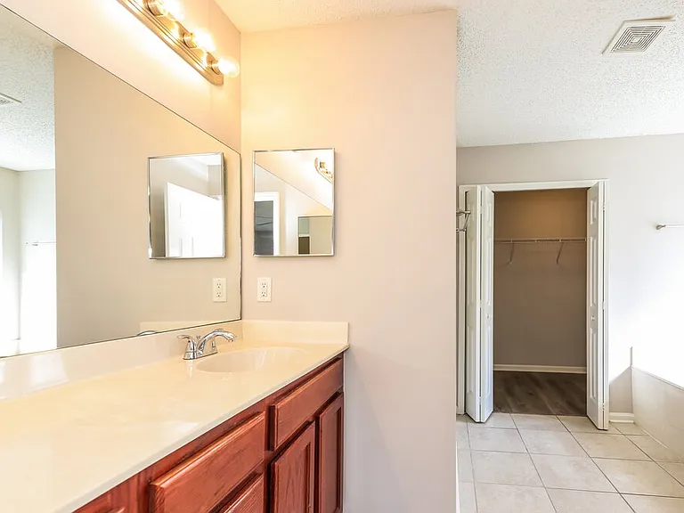 1302 Ardmore St — Photo 12