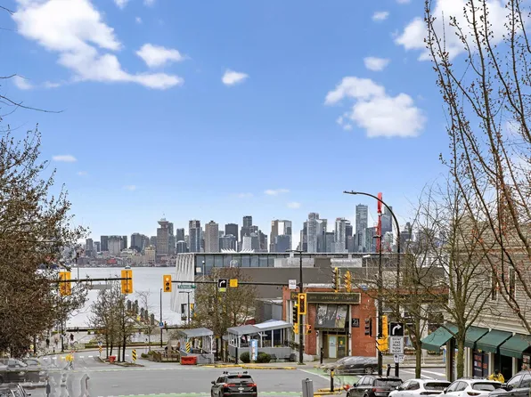 108 Esplanade W #103, North Vancouver, BC V7M 3M8