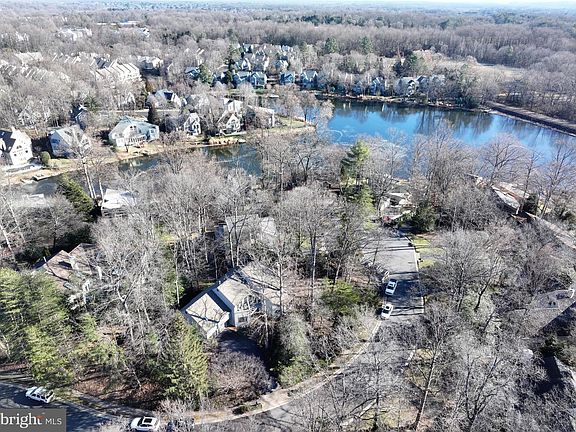 3rd image of 11574 Lake Newport Rd