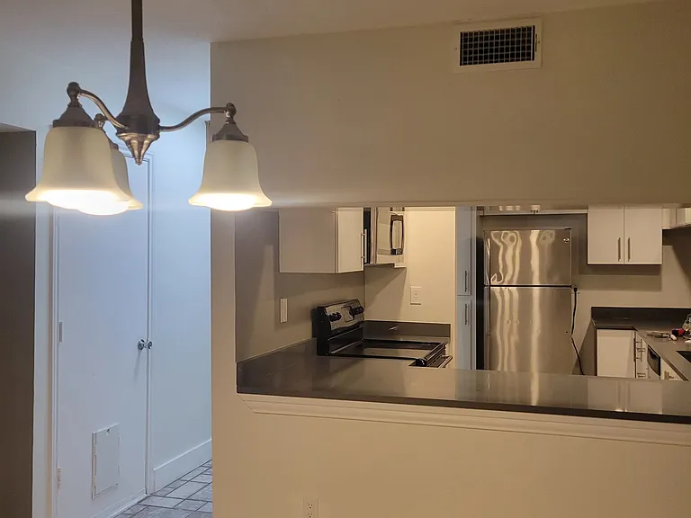 2840 Lee St — Photo 27