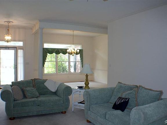 3rd image of 415 Genoes Point Road SW