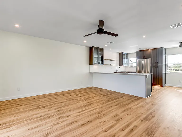 925 Tarpon Ave — Photo 11