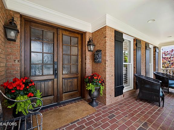 5th image of 1736 Saint Petersburg Rd