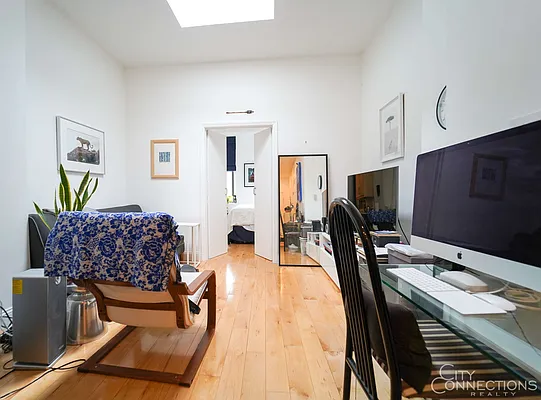 Rented by City Connections Realty | media 10