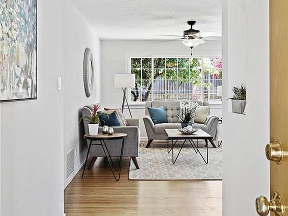 4th image of 2711 Kenney Dr