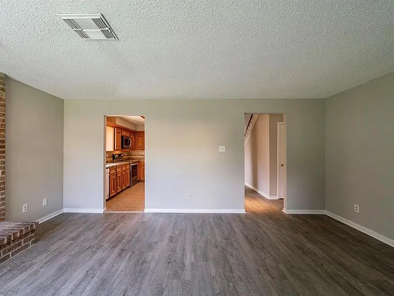 2714 Owens Cross Dr — Photo 2