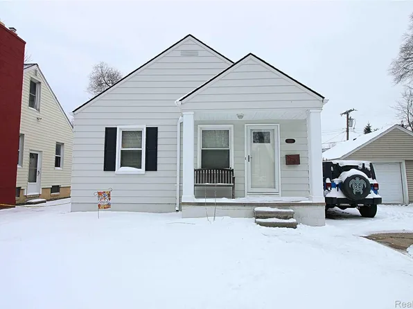 2223 Ridgemont Rd, Grosse Pointe Woods, MI 48236